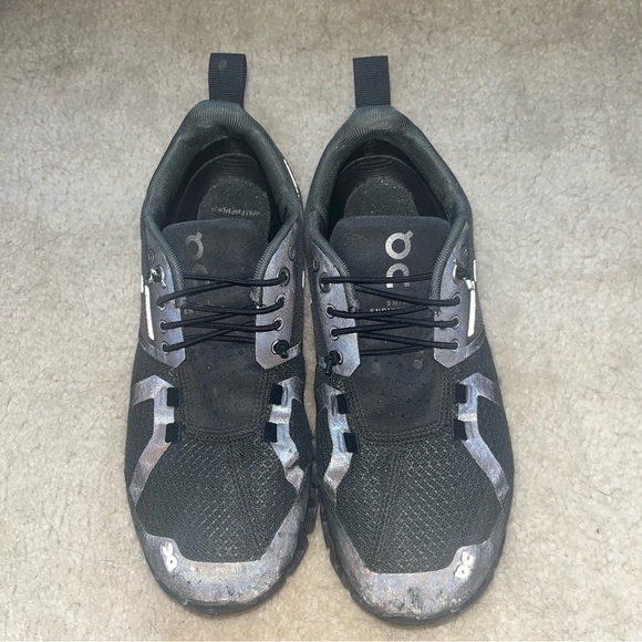On Running All Black On Cloud Cloud 5 Swiss Engineering Size 5.5 - Picture 1 of 7